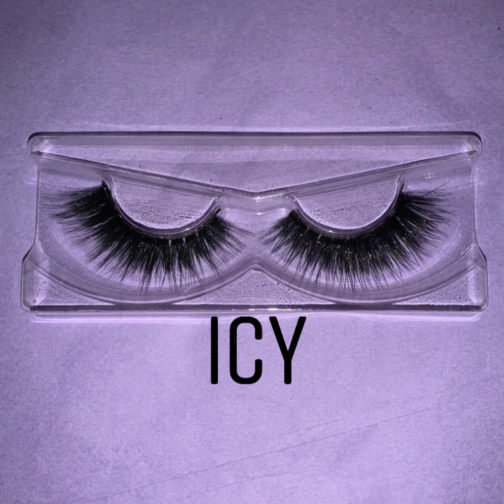 False Eyelashes (Icy)